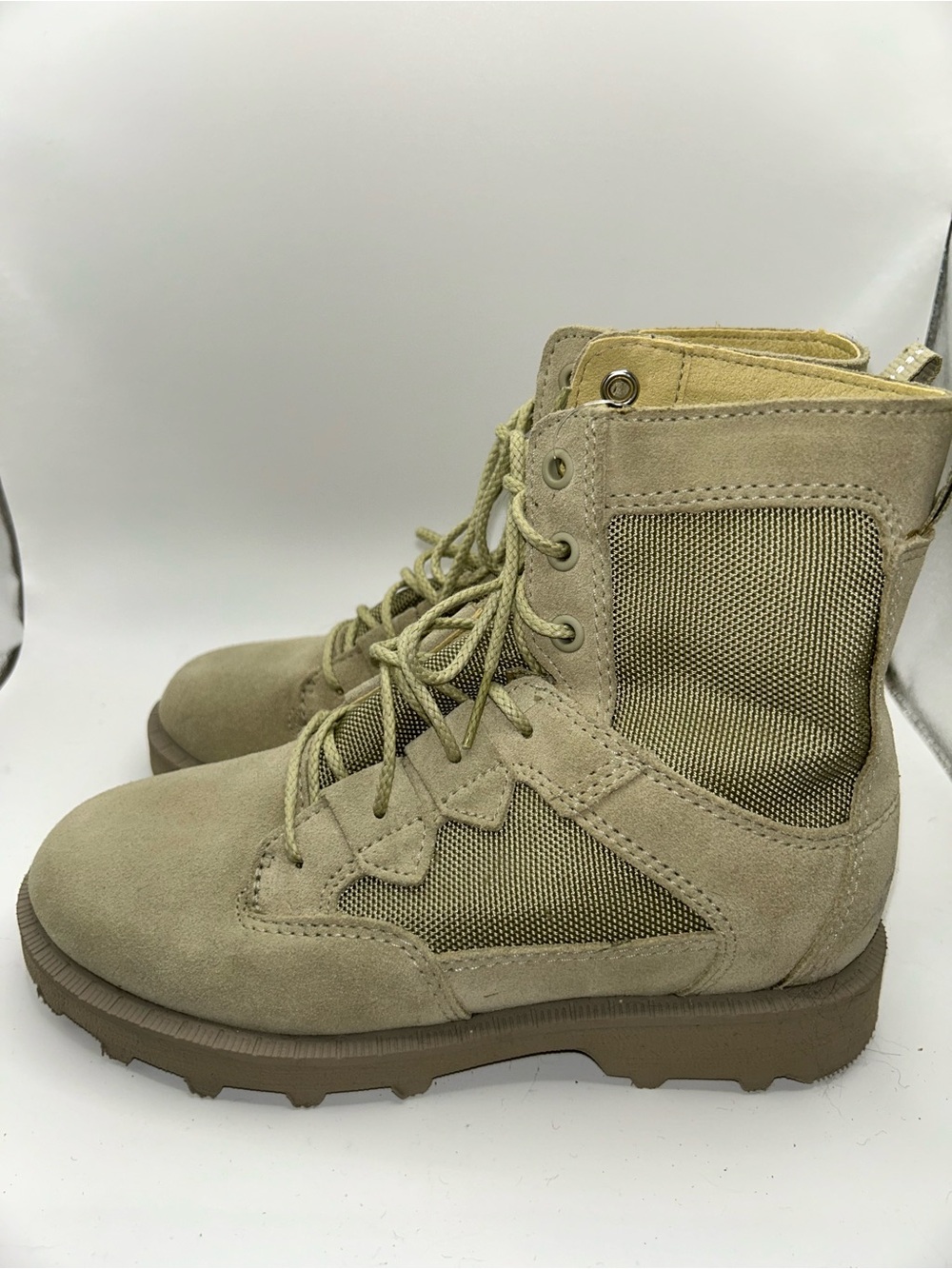 Sorel beige combat boots NWOB size 5.5 - Picture 3 of 7